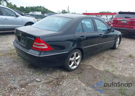 2004 Mercedes-Benz C 230 Kompressor Sport/Sport z USA, uszkodzony, nr VIN WDBRF40J84A587908